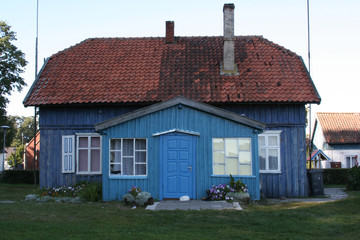 Fototapeta na wymiar niebieski dom