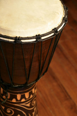 Fototapeta na wymiar afrykański bęben djembe