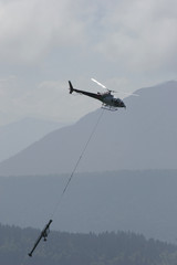 Fototapeta na wymiar hélicoptère en vol