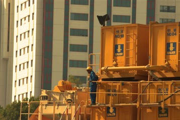 orange containers in abu dhabi - 560340