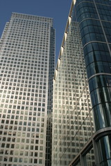 Naklejka premium reflection of the sun on an office tower