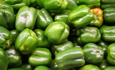 Fototapeta na wymiar vegetable - green bell pepper