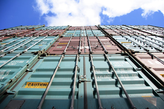 container und himmel