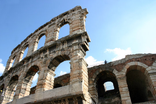 ar&egrave;nes de v&eacute;rone