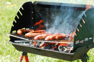Würstchen auf dem Grill
