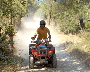 quad fahren in der natur