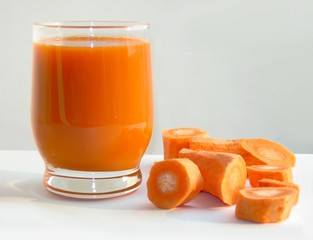 carrot and carrot juice in a glass