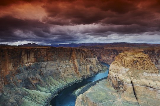 horseshoe bend on the colorado river