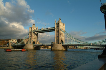 Fototapeta na wymiar tower bridge londre