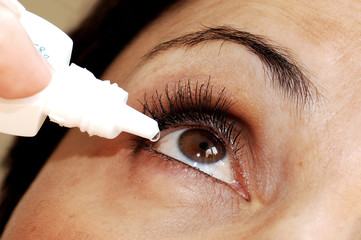 putting eye drops into dry eyes - 647969
