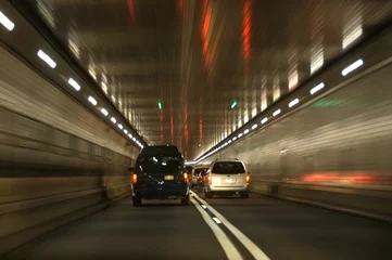 Lichtdoorlatende gordijnen Tunnel verkeer in de tunnel
