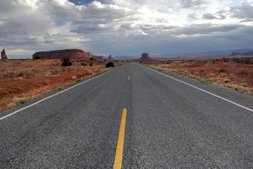 Fototapeta na wymiar Droga do Monument Valley 2