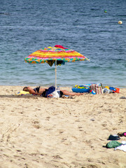 Fototapeta na wymiar Sonnenbad am strand, Majorka