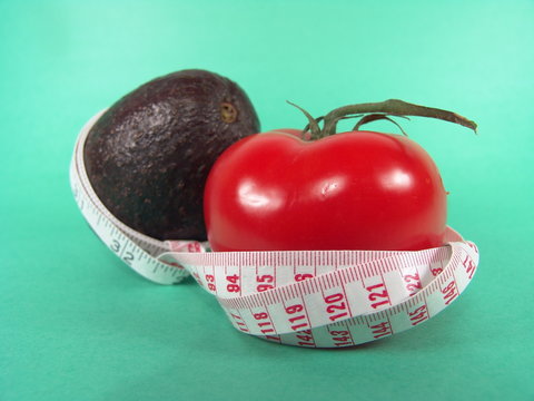 measuring avocado tomato