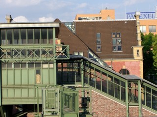 treppab zum s-bahnhof