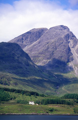 Naklejka premium maison entre mer et montagne