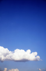 cielbleu et nuage bas