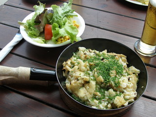 käsespätzle mit grünem salat