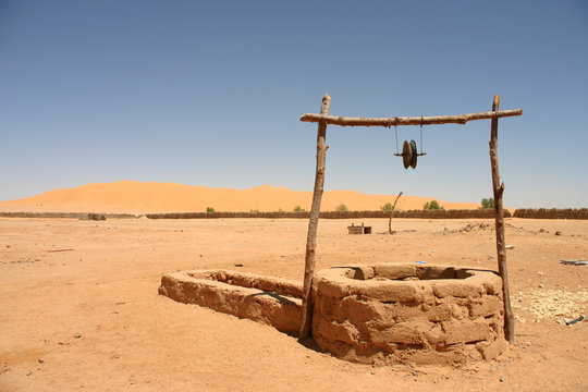 puit dans le d&eacute;sert