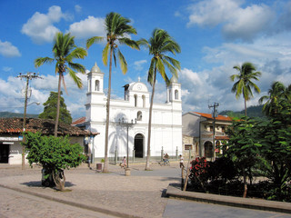 Fototapeta na wymiar lateinamerikanische kirche