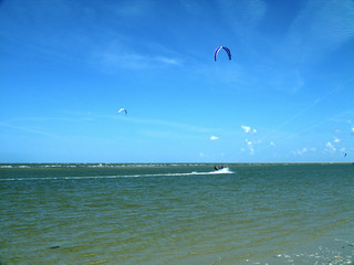 kite surfer mit paraglider
