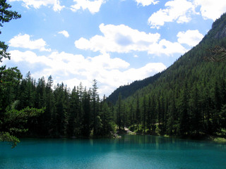 Fototapeta na wymiar górskie jezioro