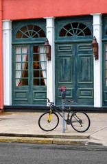 Fototapeta na wymiar Ulica sceny z rowerem