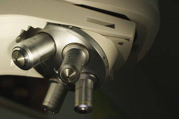 science misroscope turret with 4 lenses