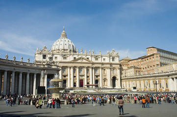 Obraz premium crowd in front of vatican