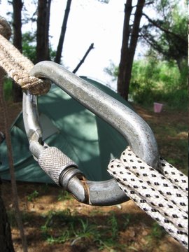 locking carabiner on ropes