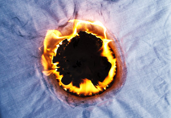 burning hole - 769389