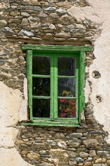 Fototapeta na wymiar zielone okno