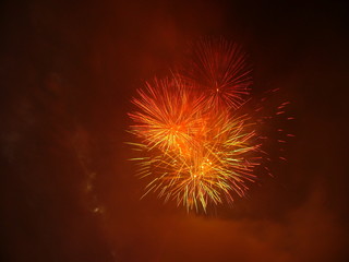 feu d'artifice orangé