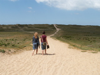 girls walk sandy beach path - 784577