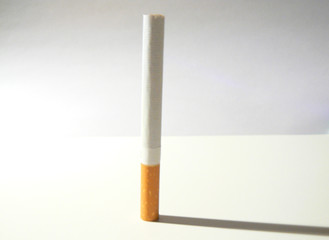 cigarette verticale ombre oblique