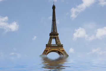 Fototapeta na wymiar eiffel tower under water