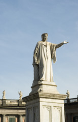 Fototapeta na wymiar Dante statua