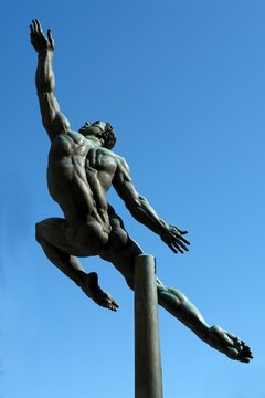 statue