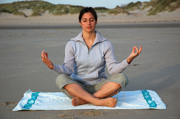 femme exercant le yoga