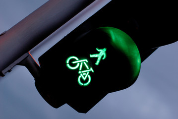 grün für fußgänger und radfahrer