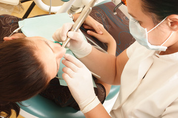 femal patient at the dentist