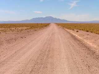Fototapeta na wymiar pustynnych drogach