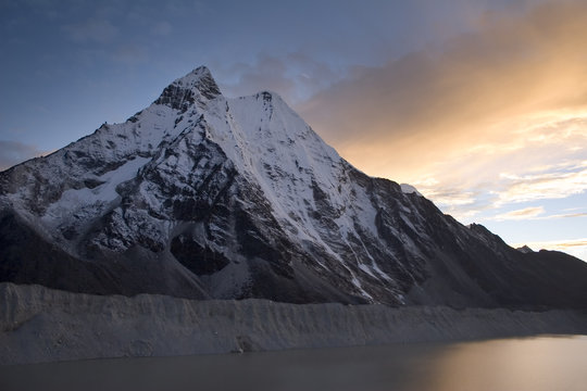 ama dablam sunset