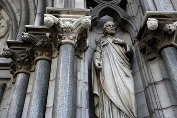 Fototapeta na wymiar church columns