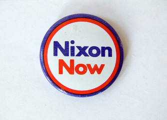 nixon wahlen badge vietnam krieg