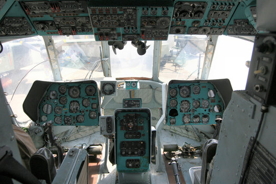 cockpit mi24