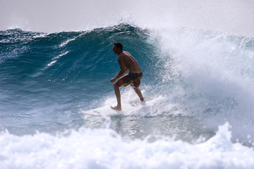 surfing maldives