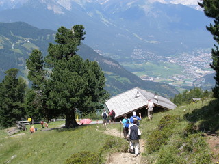Fototapeta na wymiar alpejskie kabiny w górach Tyrolu turysta