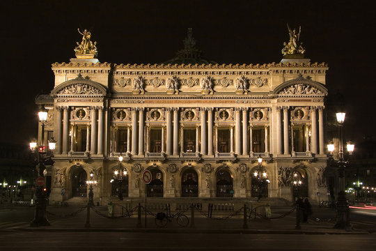 opéra garnier la nuit (paris)