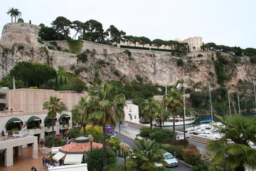 hafenbereich mit blick auf den fürstenpalast